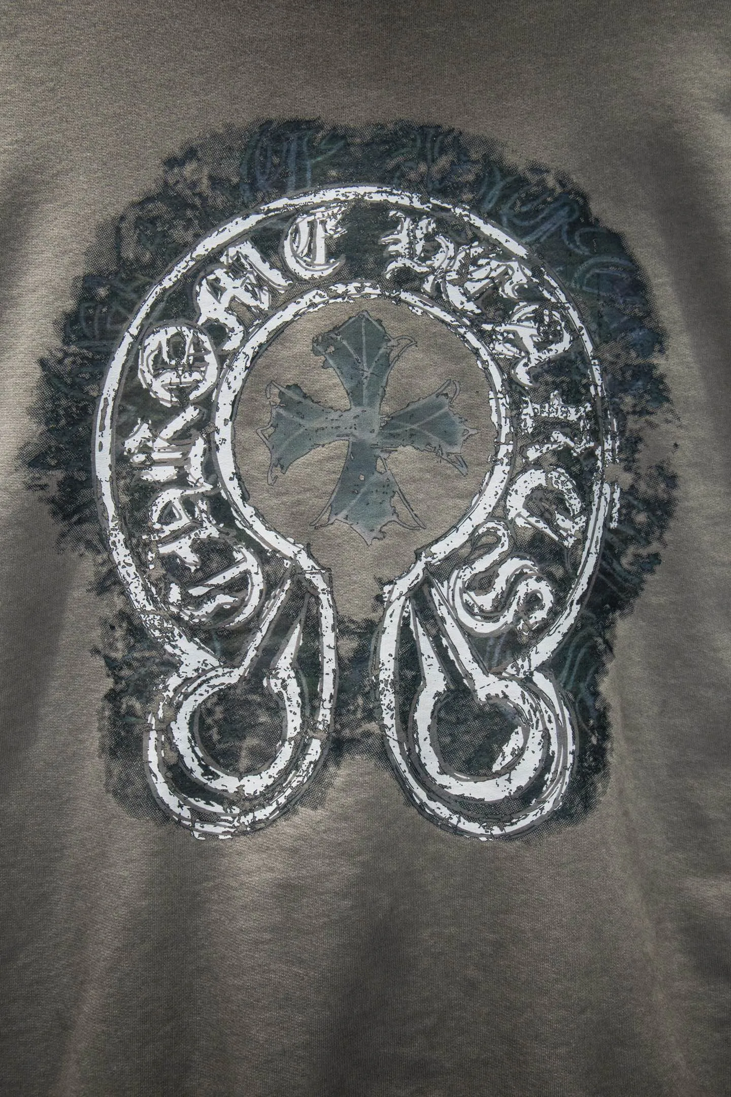 P270 🆕Chromehearts distressed and fried hooded sweatshirt. The os version is really charming. Chromehearts is also really unique. Every new season has the best version. It is very practical and can be worn casually. Nice✔️ - ⚠️100% cotton. Made of custom-dyed terry cotton sweatshirt surface, 420g double-ply double yarn, comfortable to the touch. Made from imported knitting needle carded cotton, the thickness is moderate, drapey and contoured, making the upper body comfortable! ! It is very tolerant to fat body types and can instantly lose five pounds after wearing it!  The front cuffs and back chest are made of direct-injection printing environmentally friendly glue material, using a mechanized printing process. Mechanical printing has high precision, the positioning accuracy can reach ±0.02mm, and the quality is stable.  The body is treated with frayed elements, which greatly increases the interest of the clothing; it has a unique visual effect.  Pants hem Loose closing Double-layer fabric Good closing effect Exquisite hemming Color: washed black, fried gray Size: S-M-L-XL